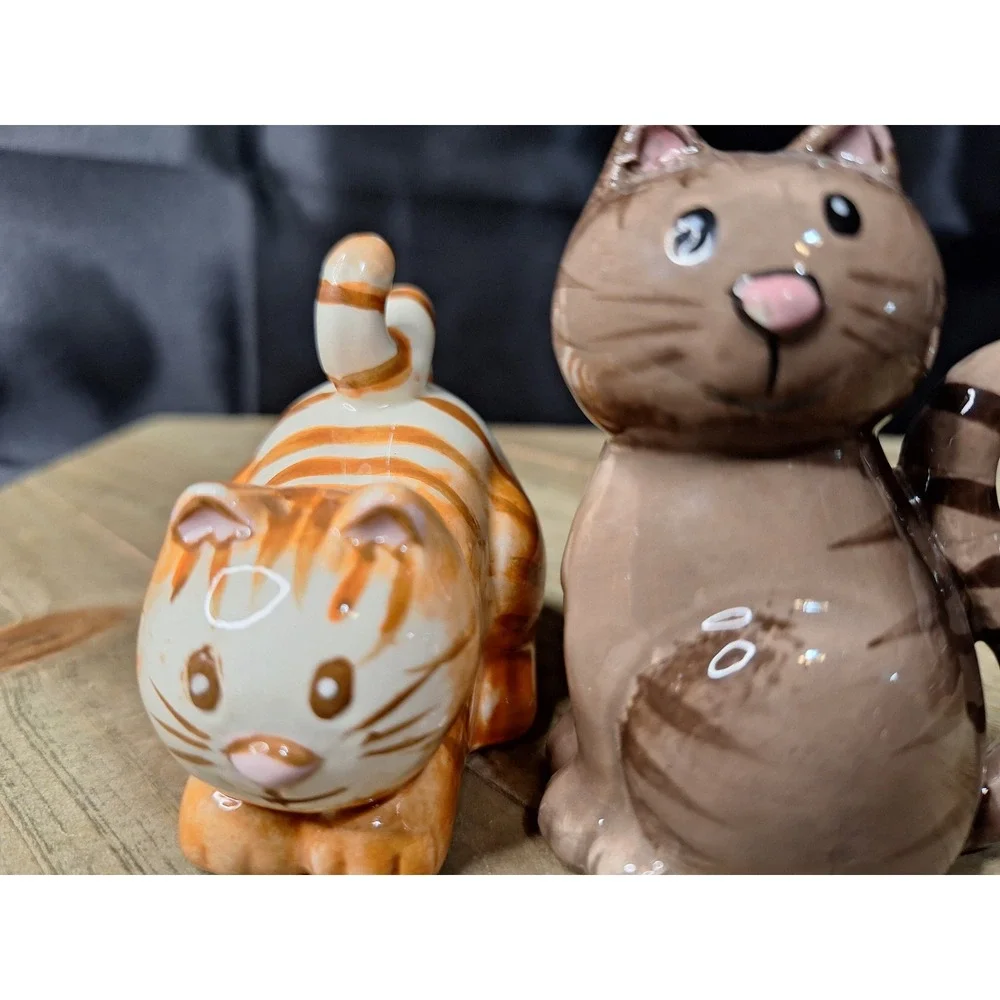 Boston Warehouse Sitting Pretty Cat Salt and Pepper Shaker Set